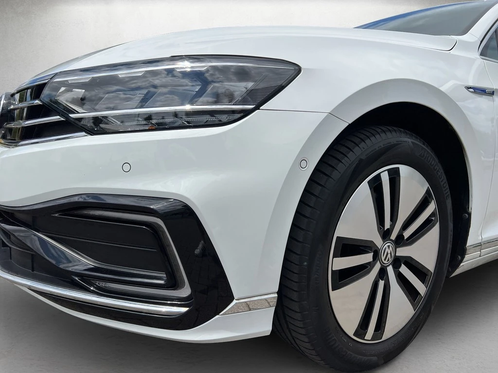 Volkswagen-Passat-image-3