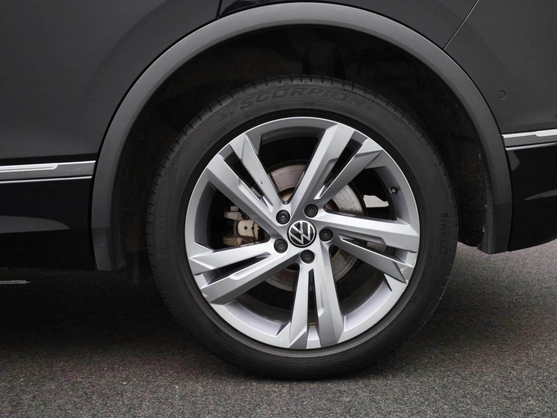 Volkswagen-Tiguan-image-12
