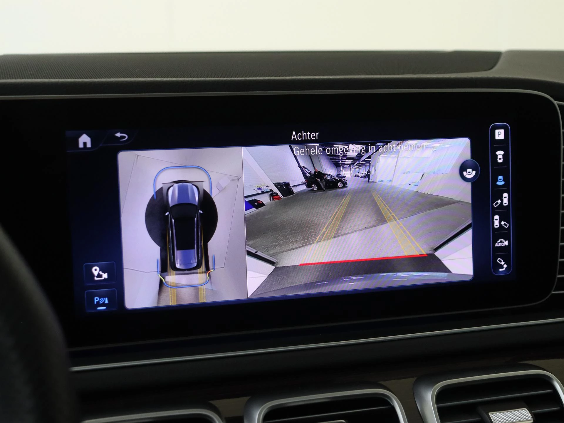 Mercedes-Benz-GLS-image-23