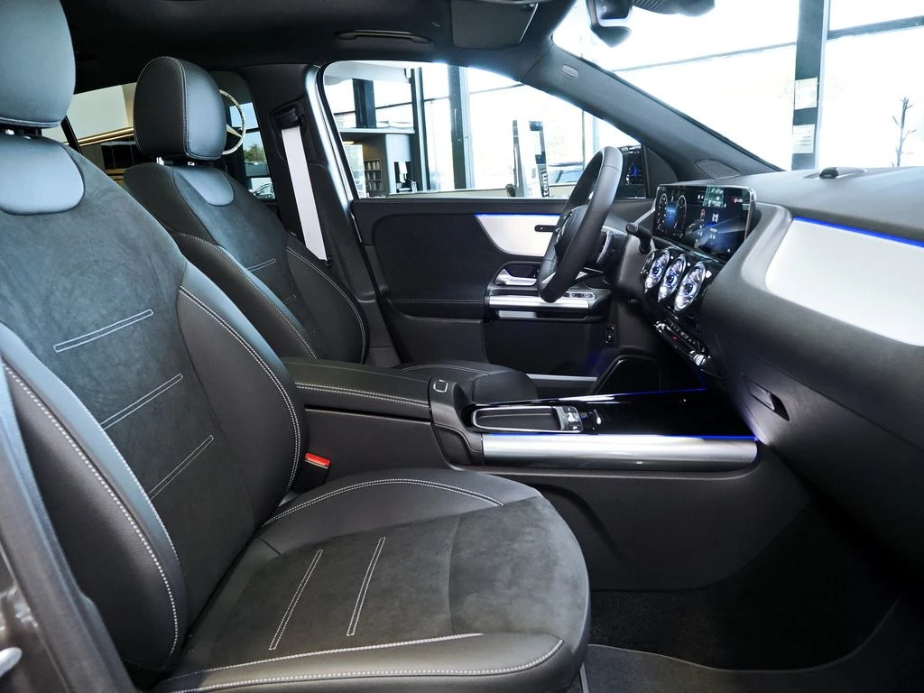 Mercedes-Benz-GLA 200 d-image-12