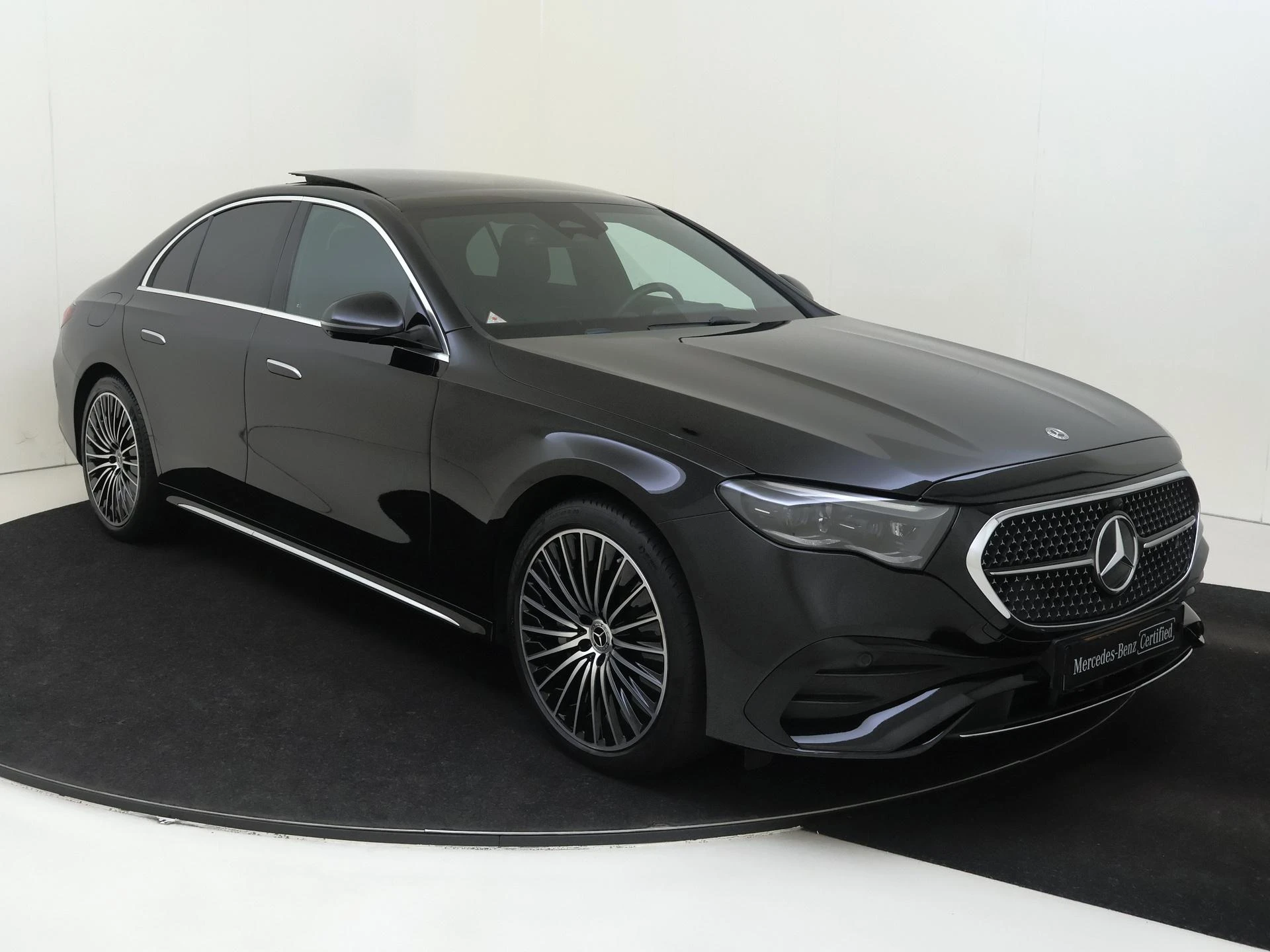 Mercedes-Benz-E-Klasse-image-1