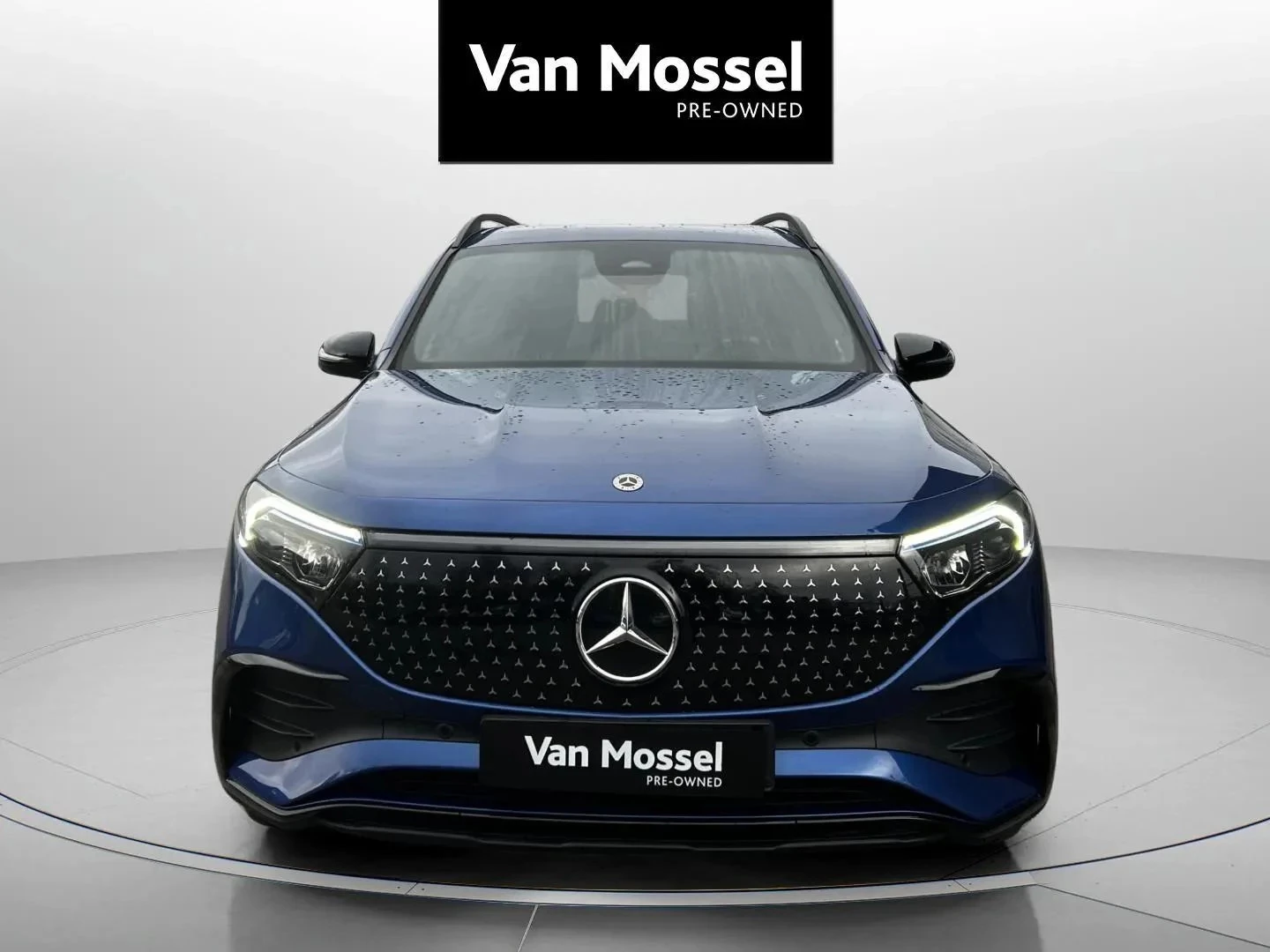 Mercedes-Benz-EQB-image-1