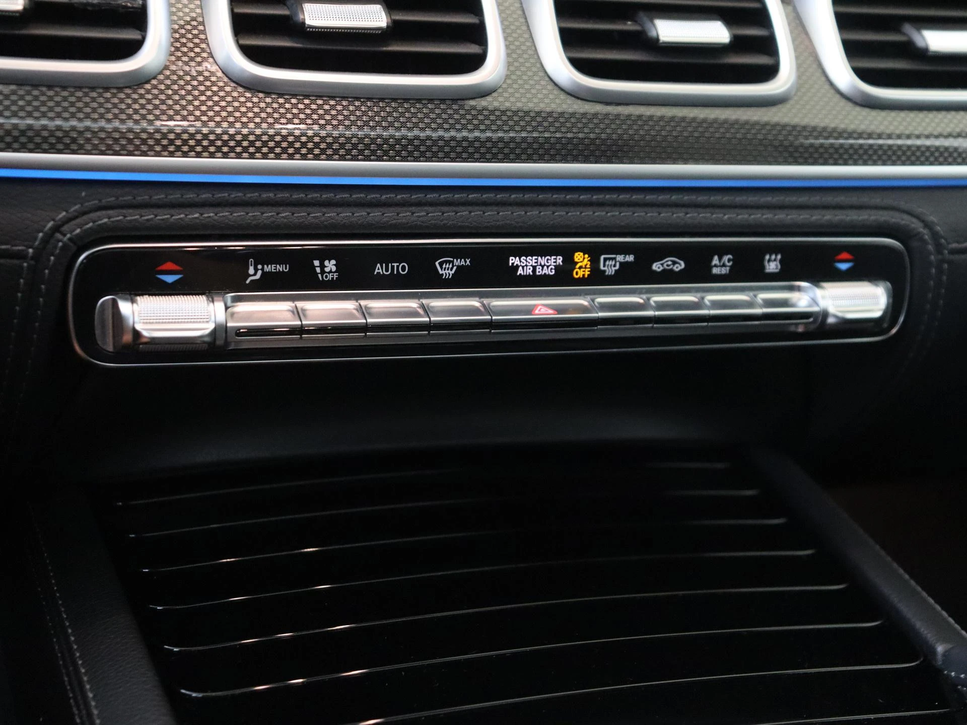 Mercedes-Benz-GLE-image-28