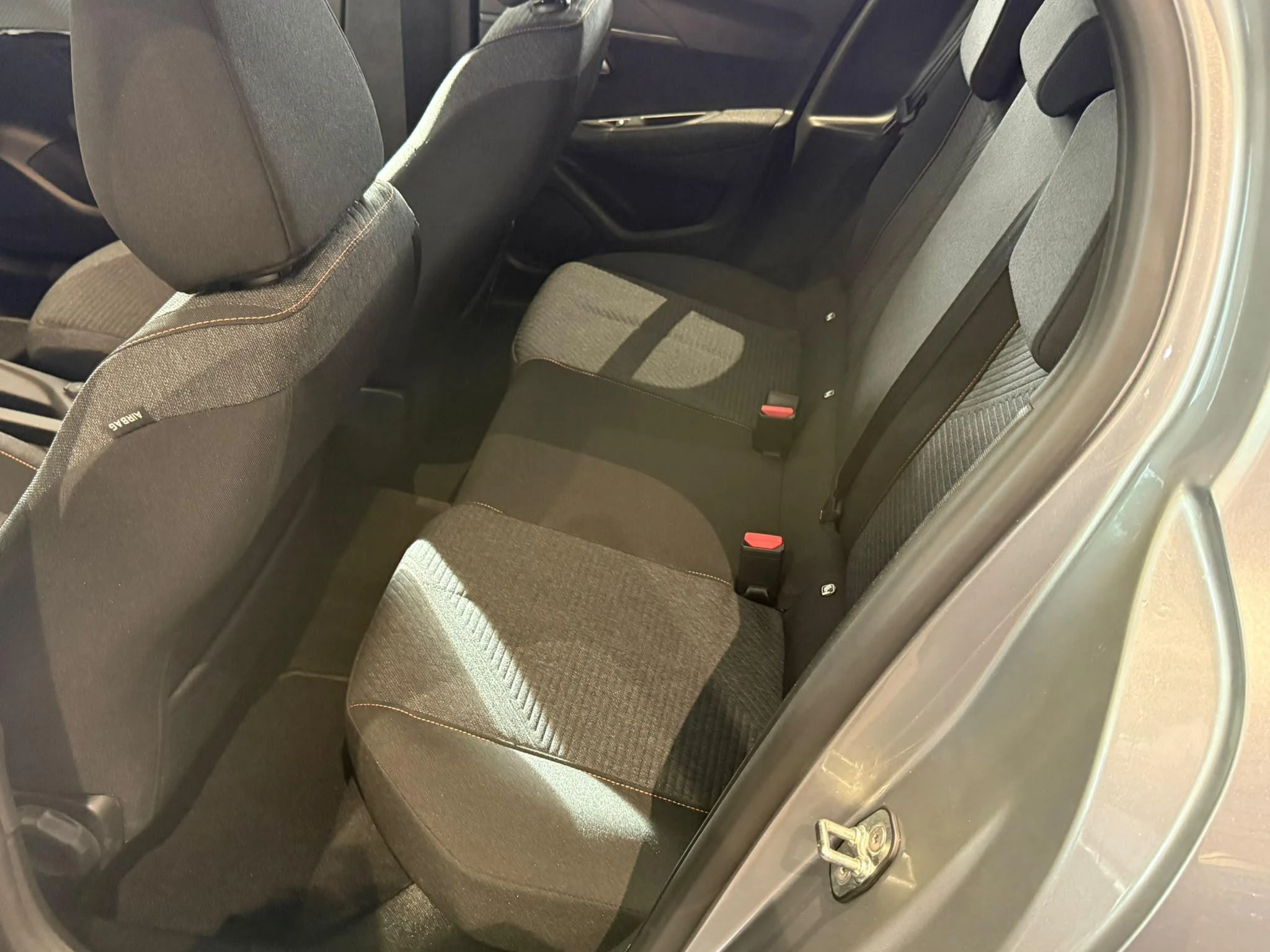 Peugeot-208-image-11