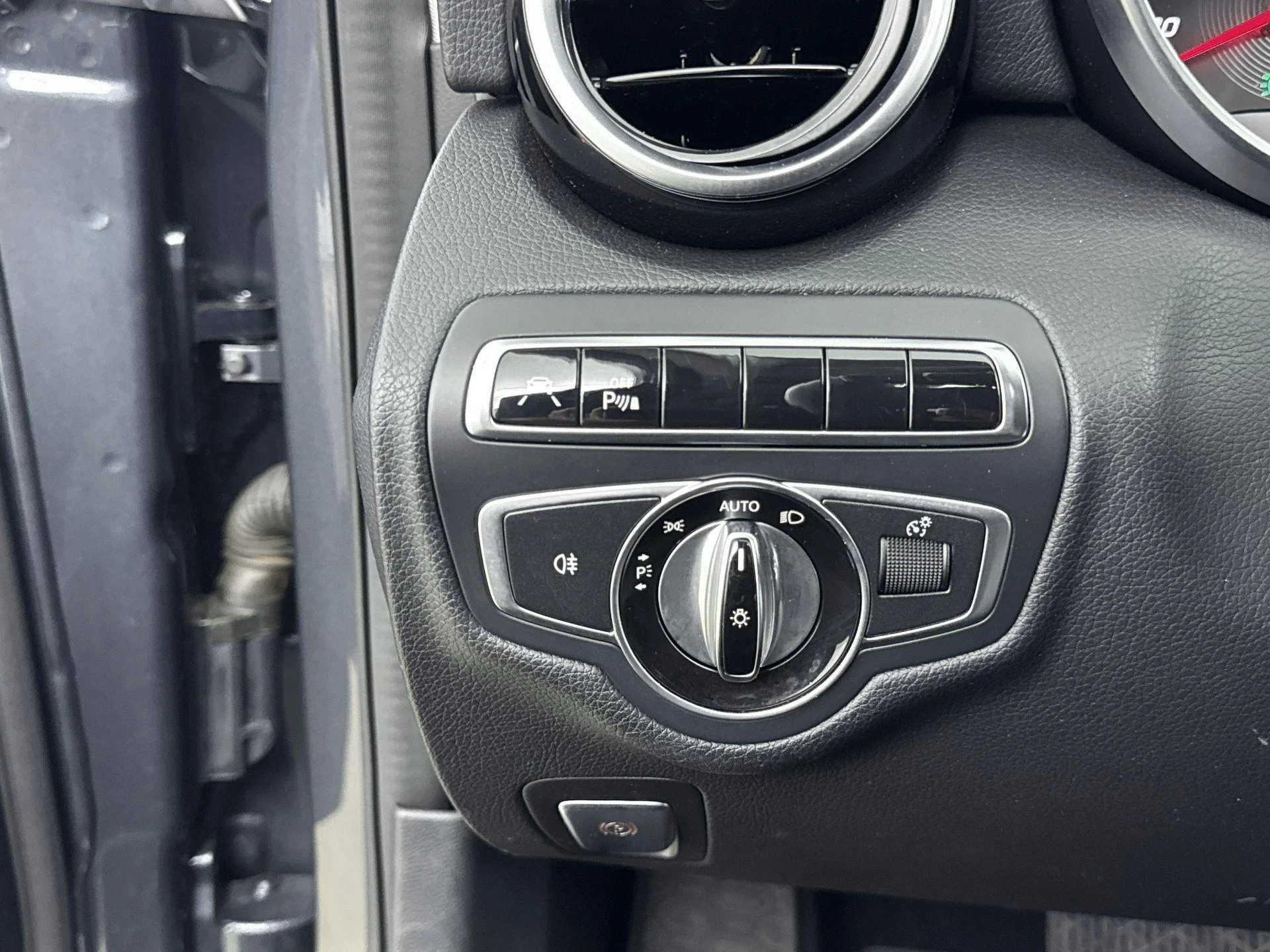 Mercedes-Benz-C-Klasse-image-26