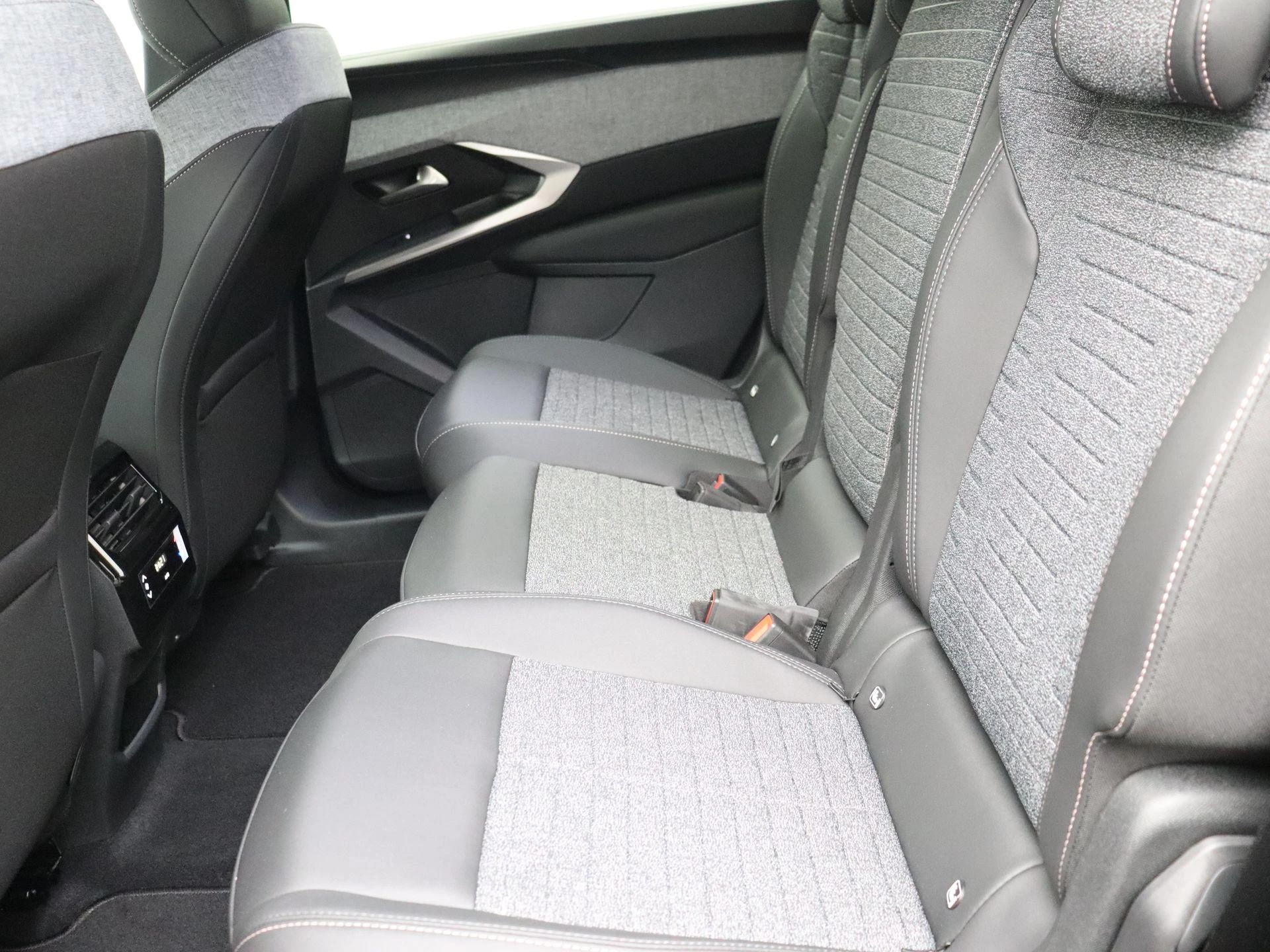 Peugeot e-5008 e-5008 213 Allure Business