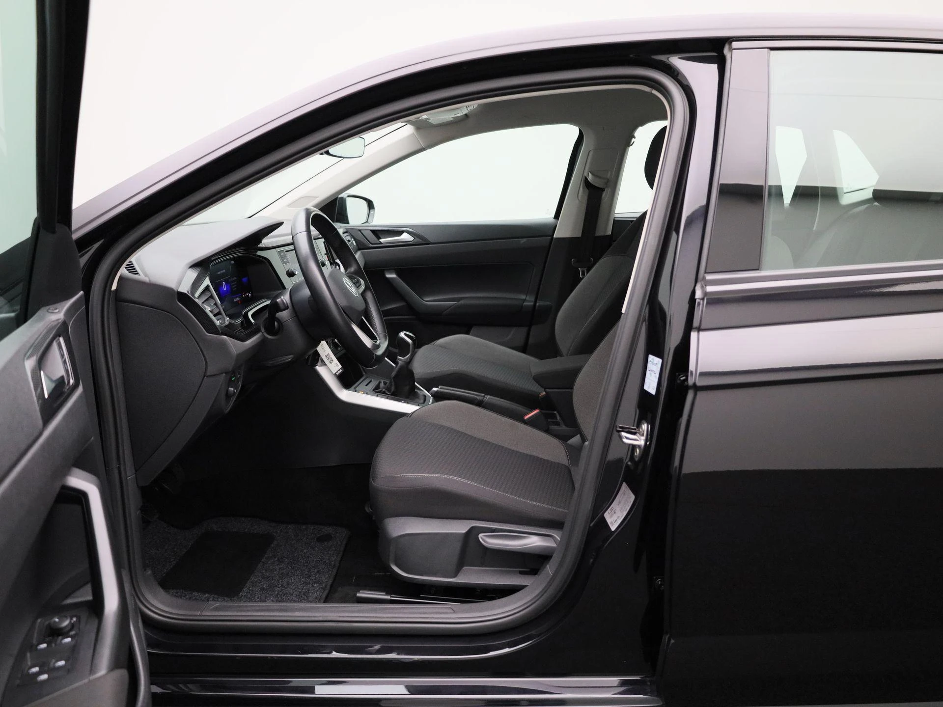 Volkswagen-Polo-image-9