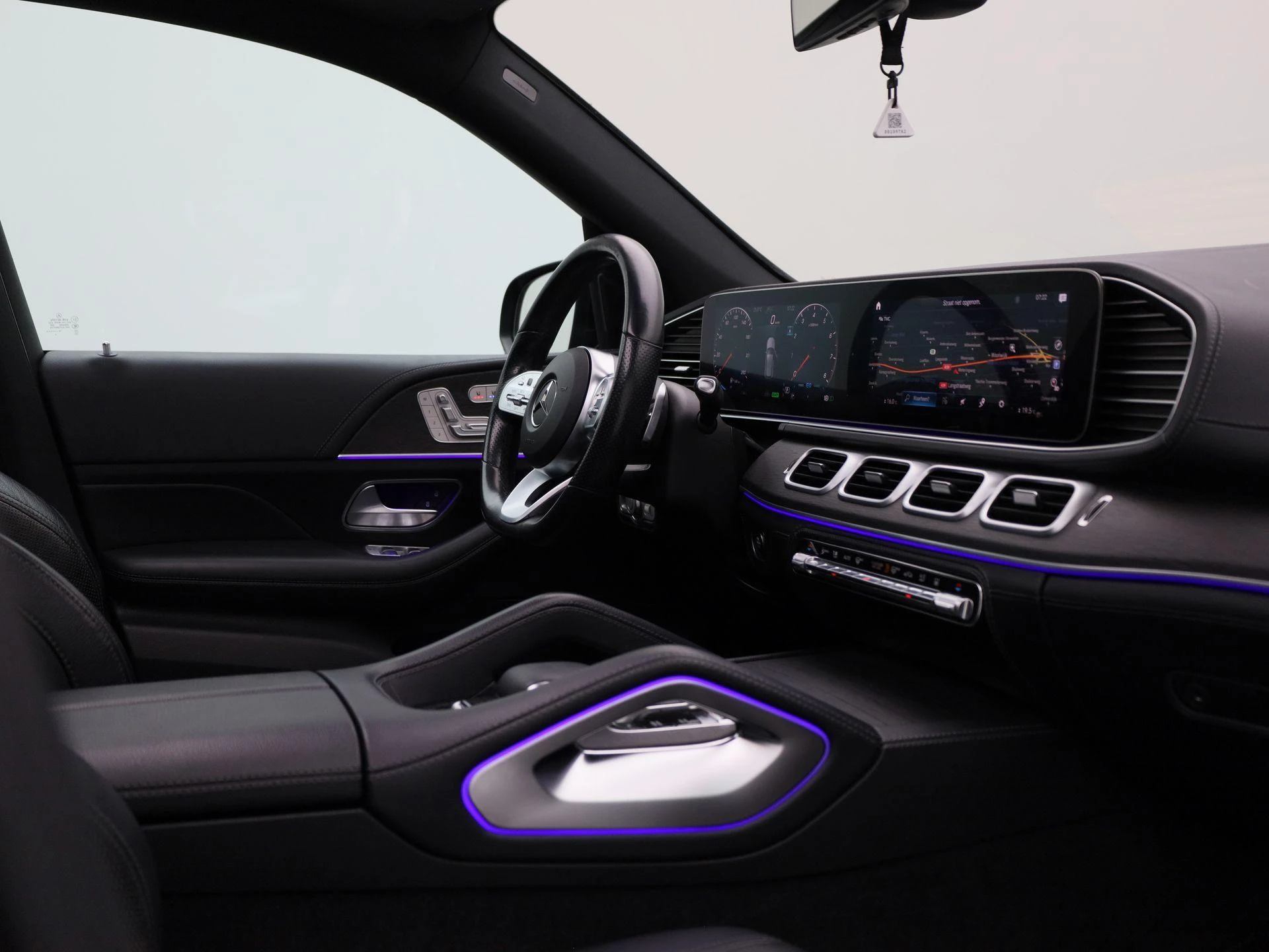 Mercedes-Benz-GLE-image-47