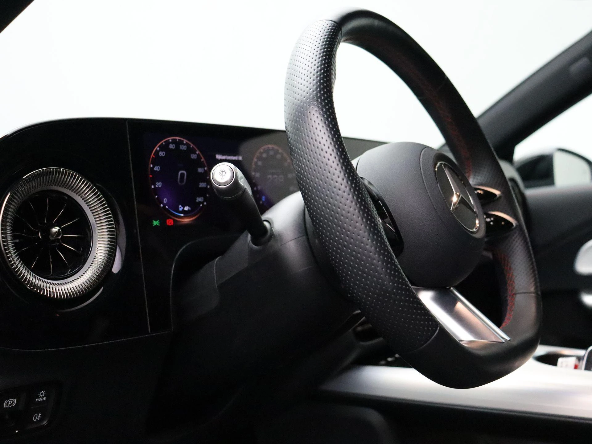 Mercedes-Benz-CLA-image-9