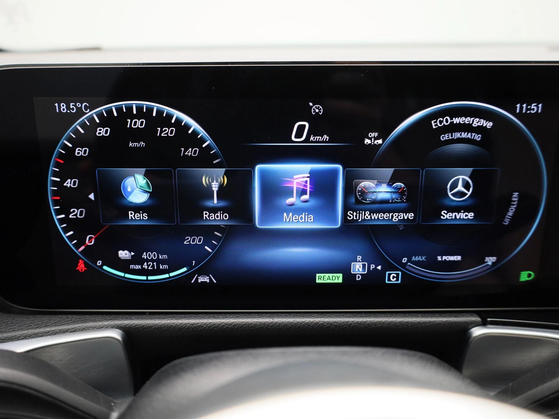 Mercedes-Benz-EQB-image-27