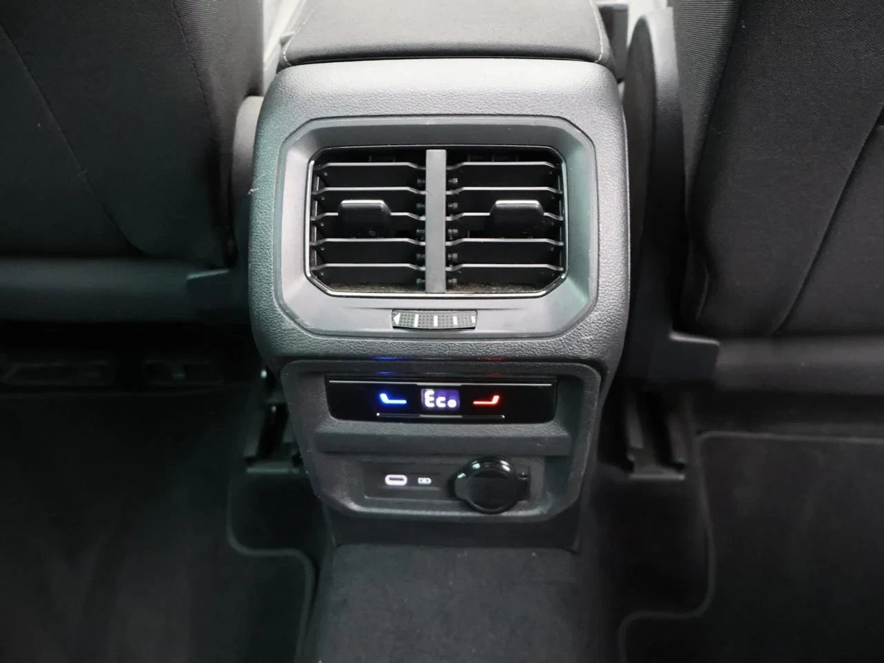 Volkswagen-Tiguan-image-20