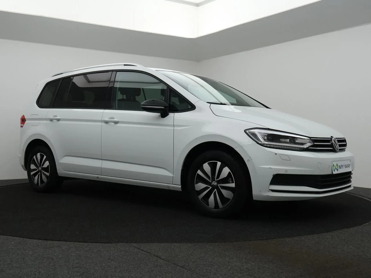 Volkswagen-Touran-image-15