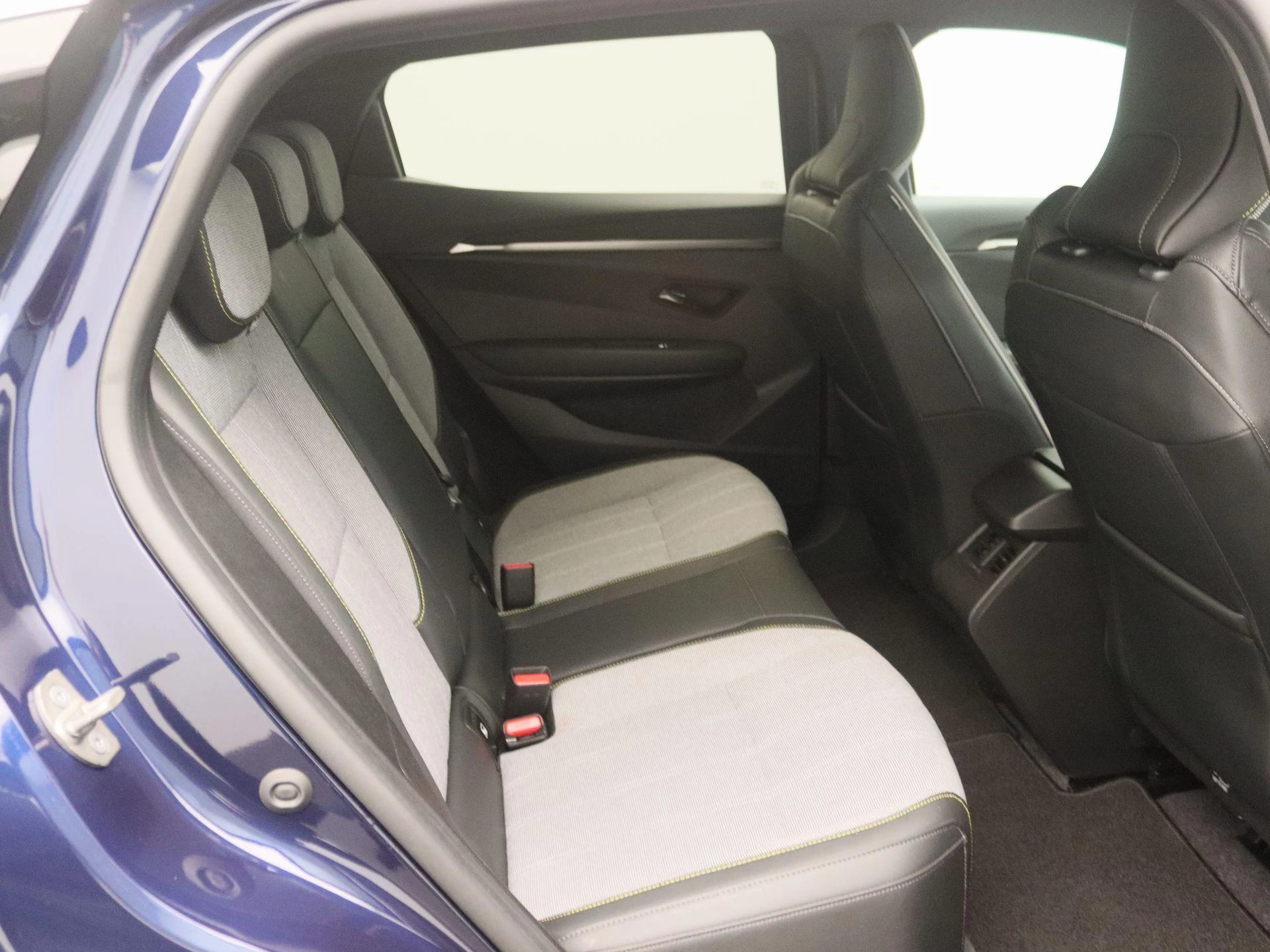 Renault-Megane E-Tech-image-23