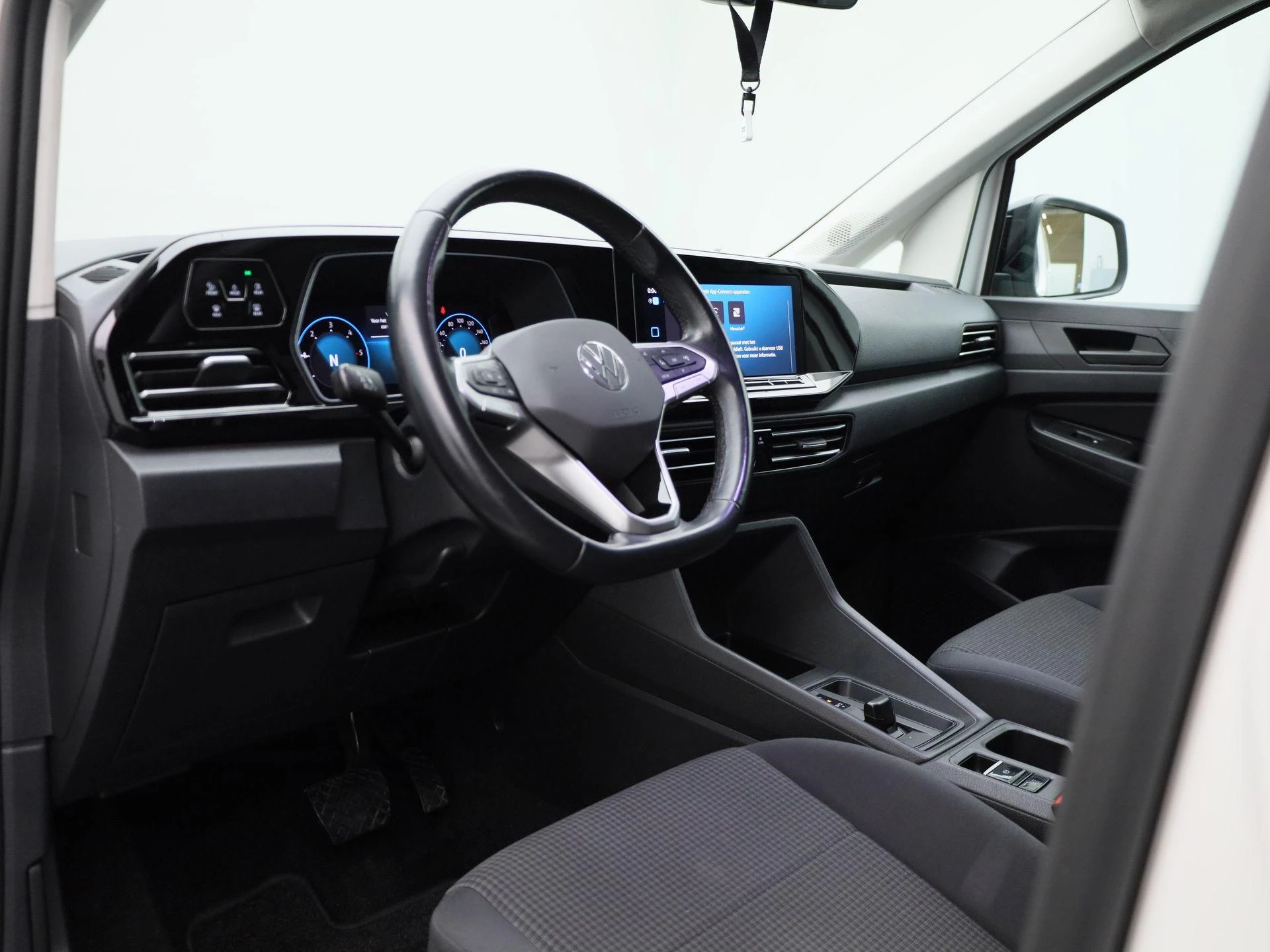 Volkswagen-Caddy-image-32