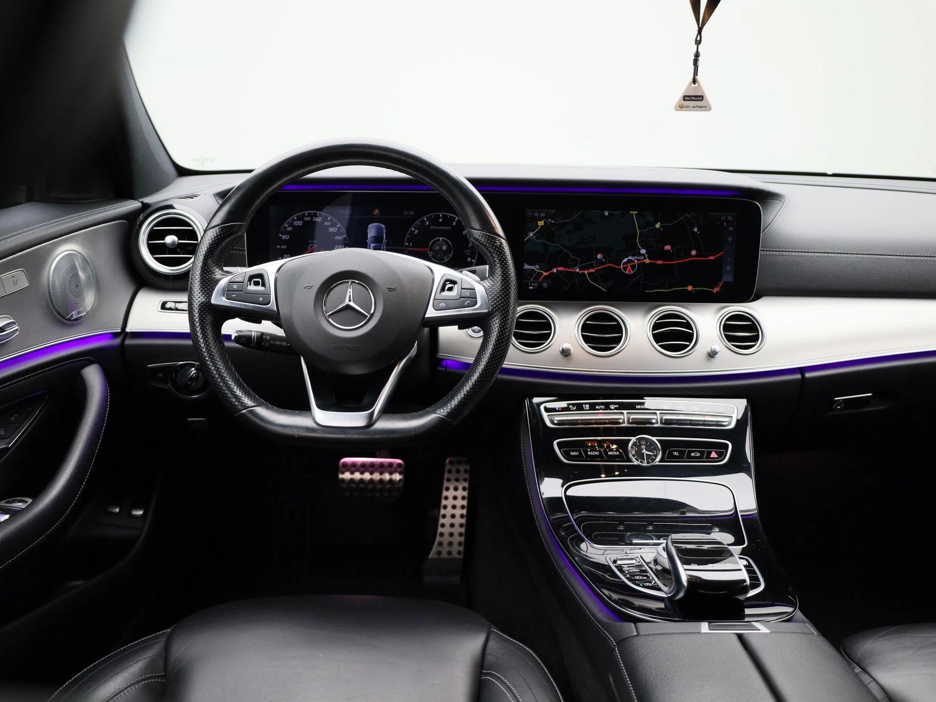 Mercedes-Benz-E-Klasse-image-6