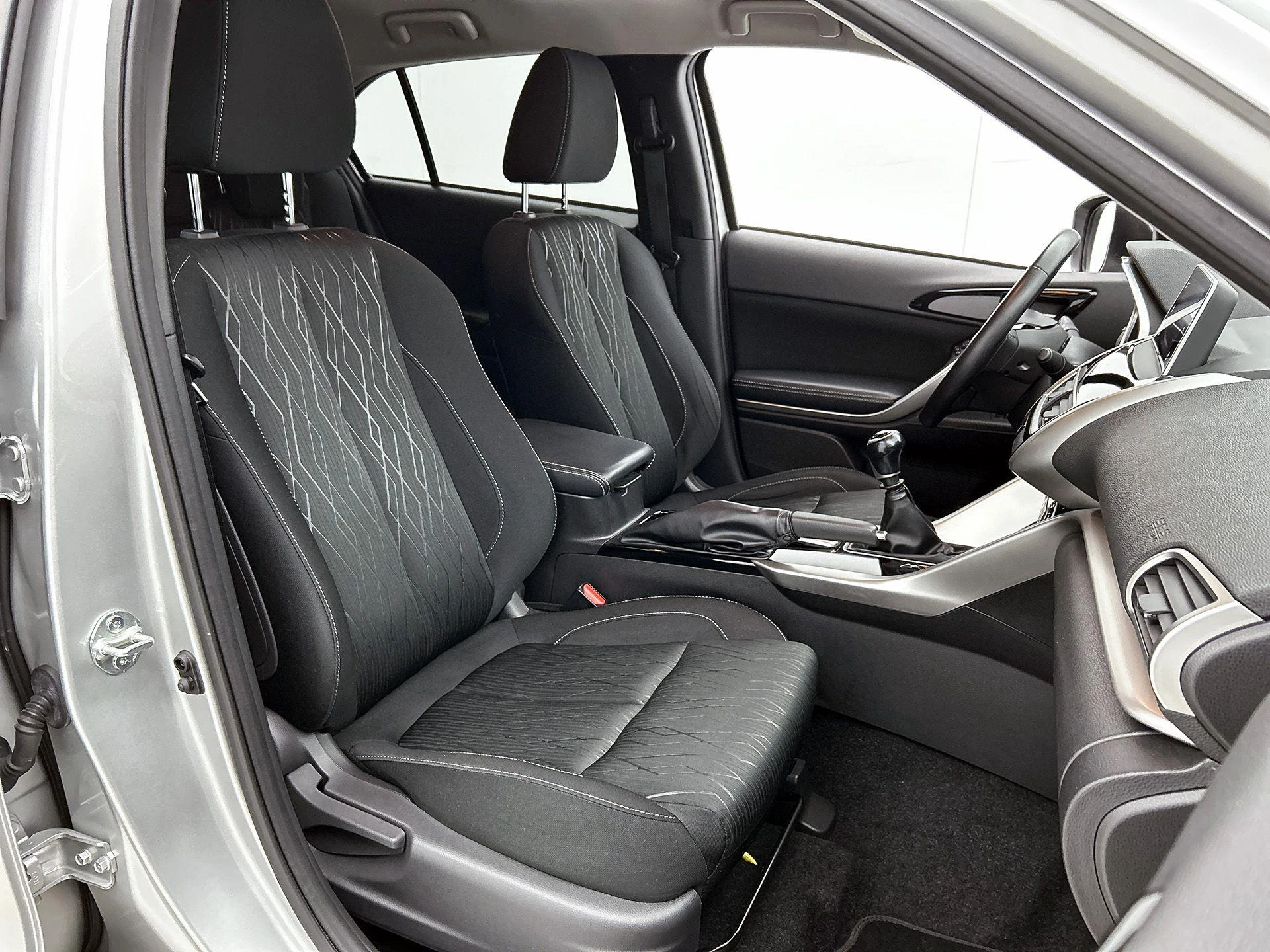 Mitsubishi-Eclipse Cross-image-38