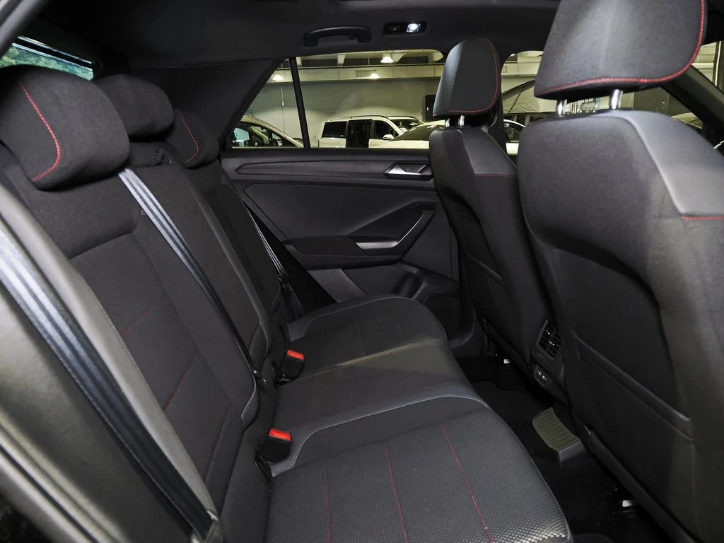 Volkswagen-T-Roc-image-13
