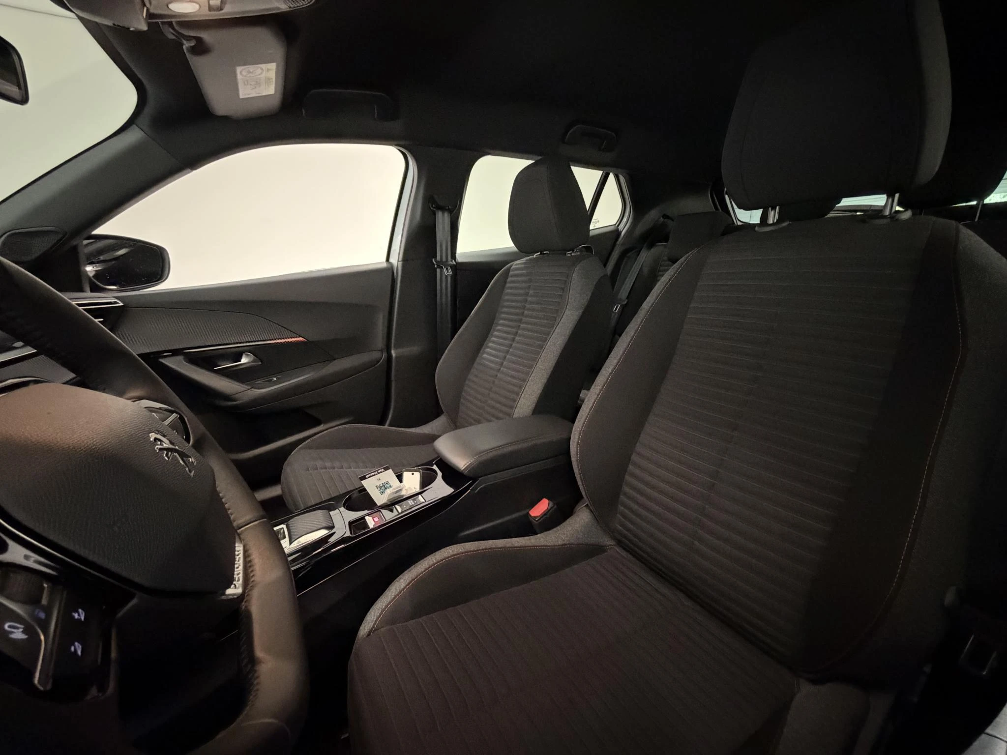 Peugeot-e-2008-image-15