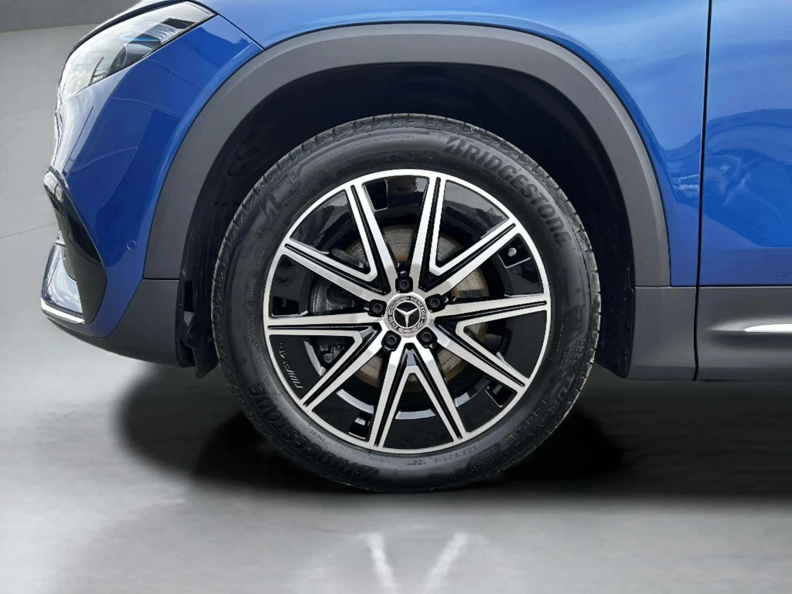 Mercedes-Benz-EQB-image-8