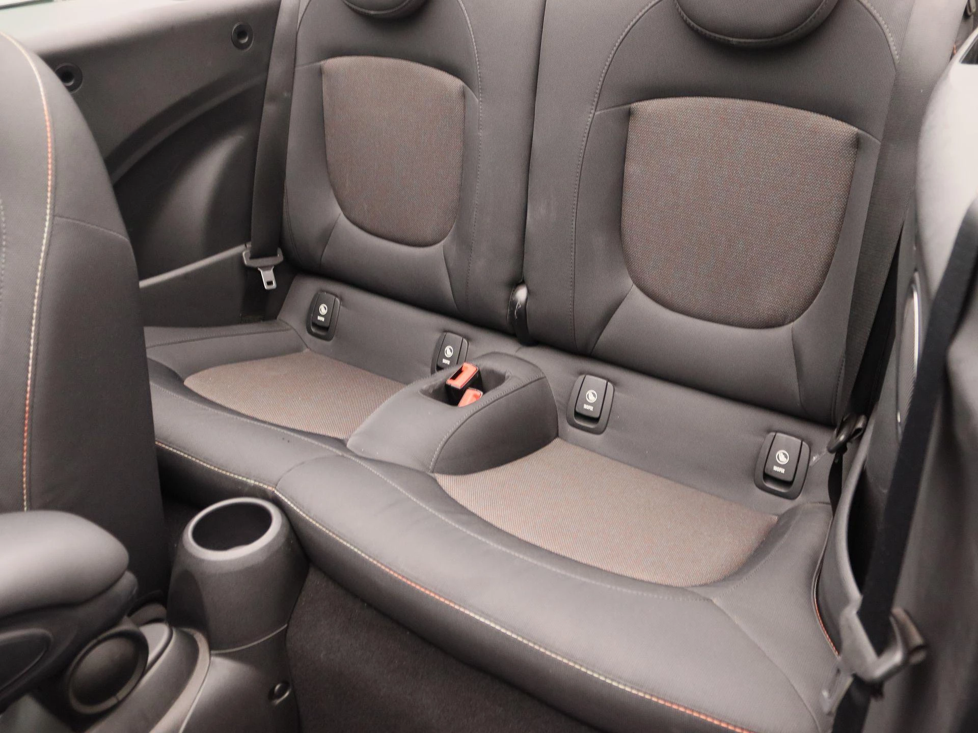 MINI-Cooper Cabrio-image-13