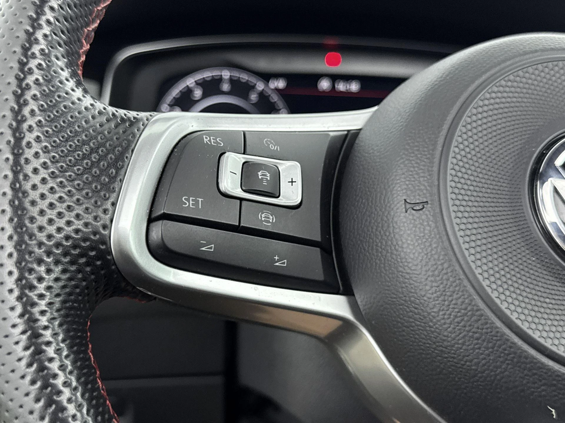 Volkswagen-Golf-image-5