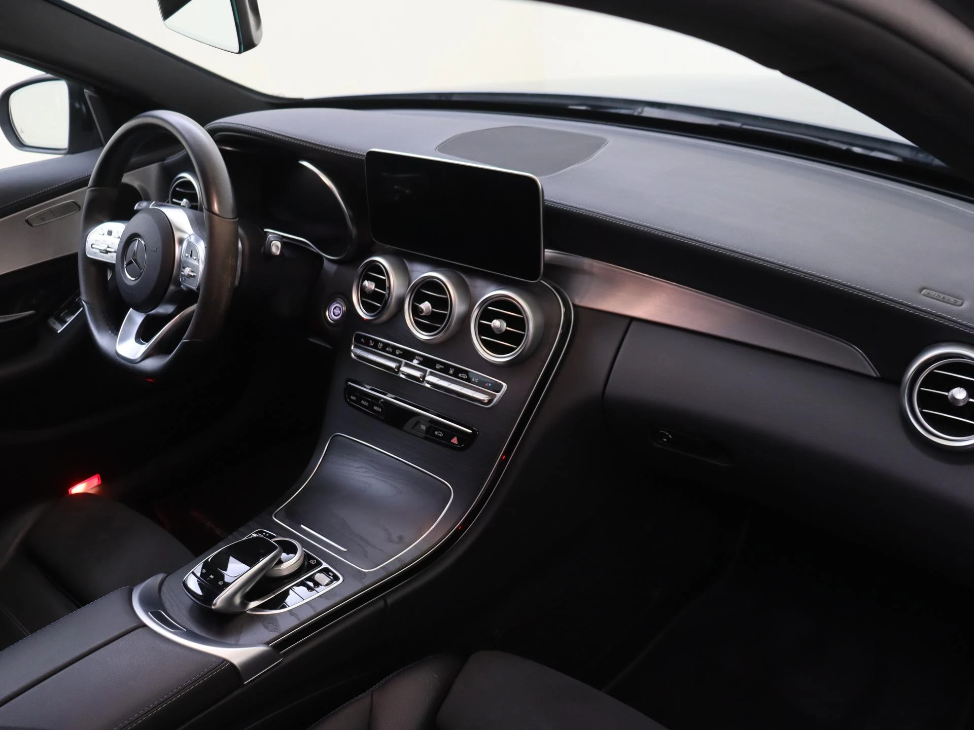 Mercedes-Benz-C-Klasse-image-3