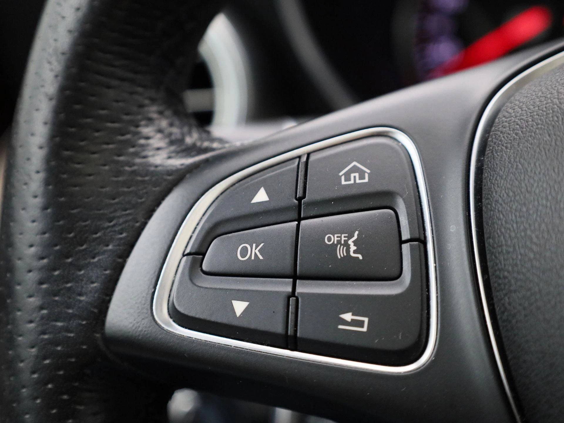 Mercedes-Benz-GLC-image-18