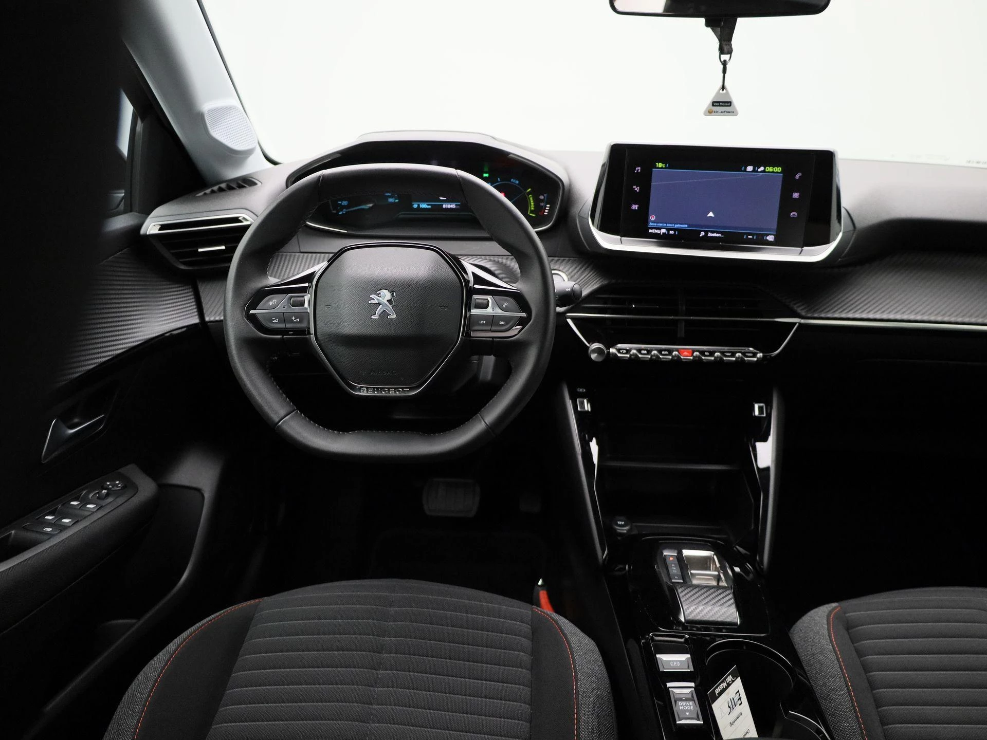 Peugeot-e-208-image-7