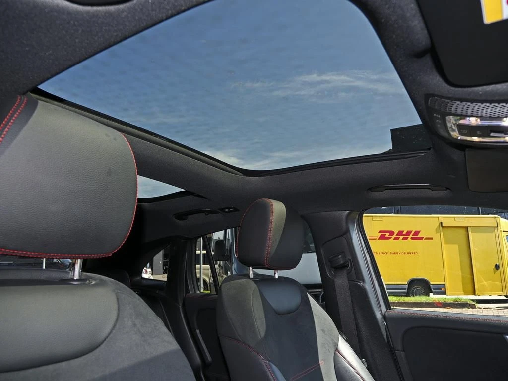 Mercedes-Benz-GLA 200-image-15