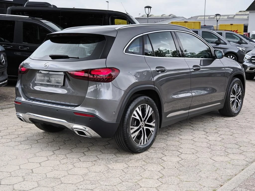 Mercedes-Benz-GLA 200 d-image-5