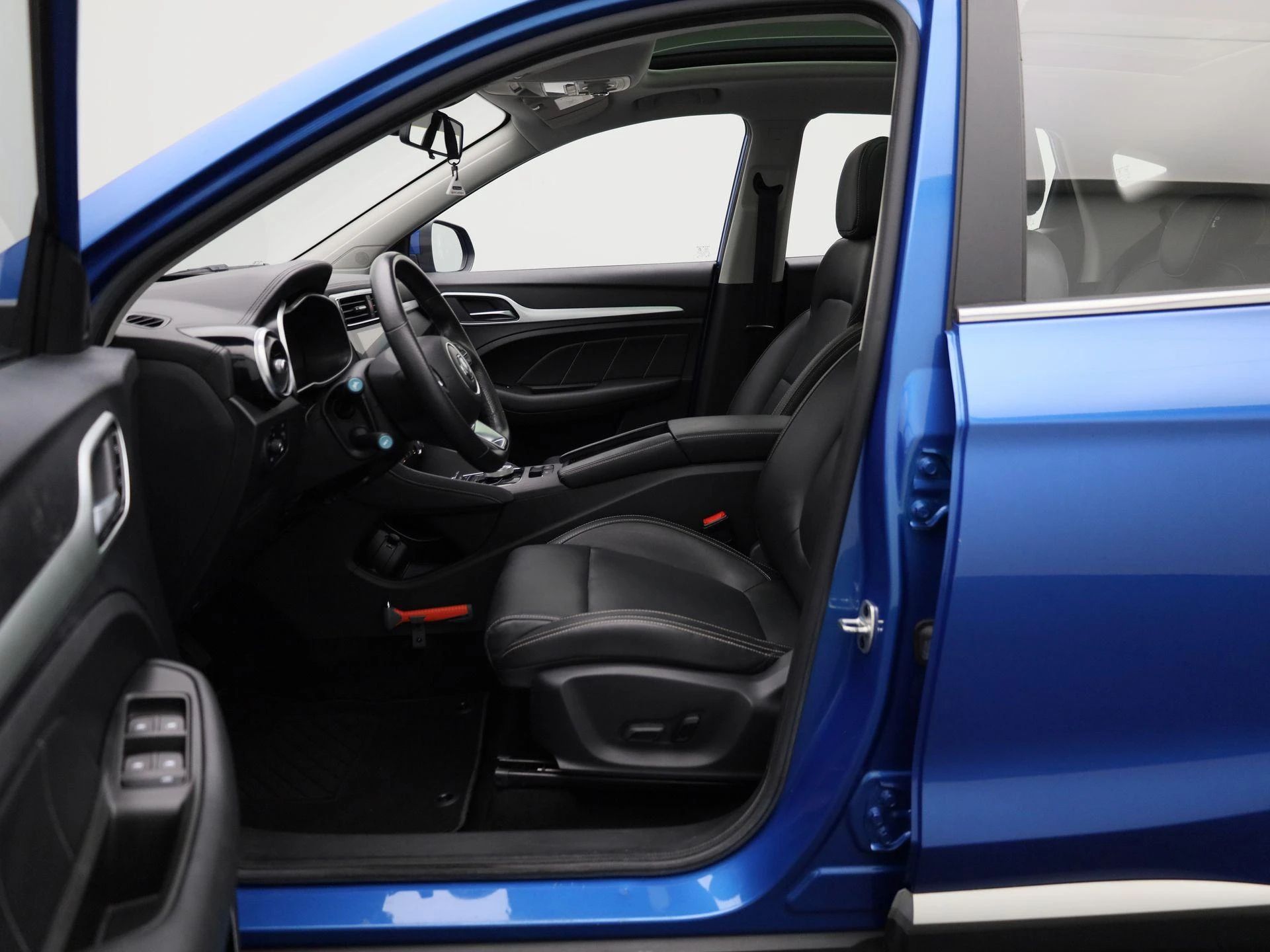 MG-ZS EV-image-8
