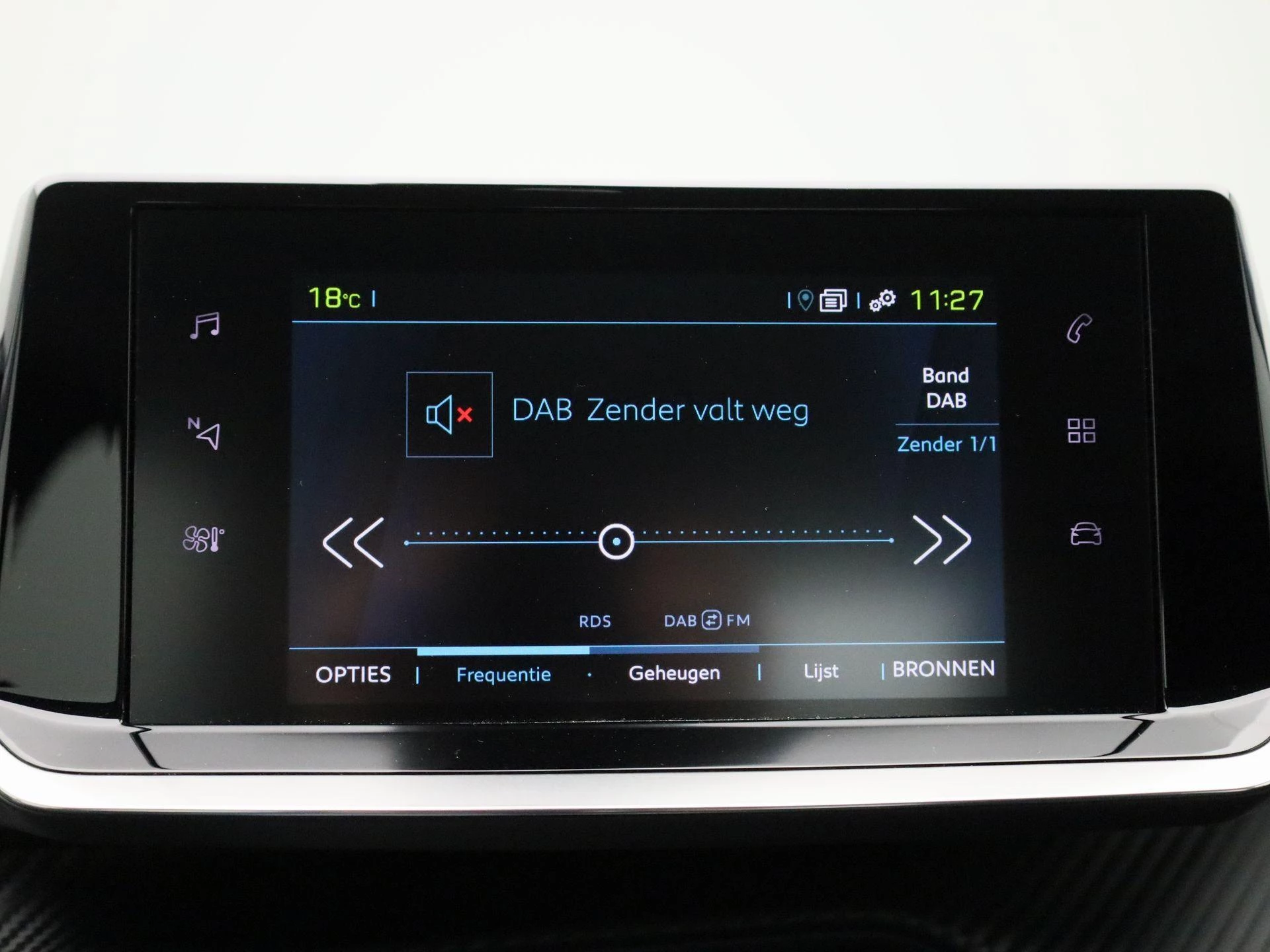 Peugeot-e-208-image-15