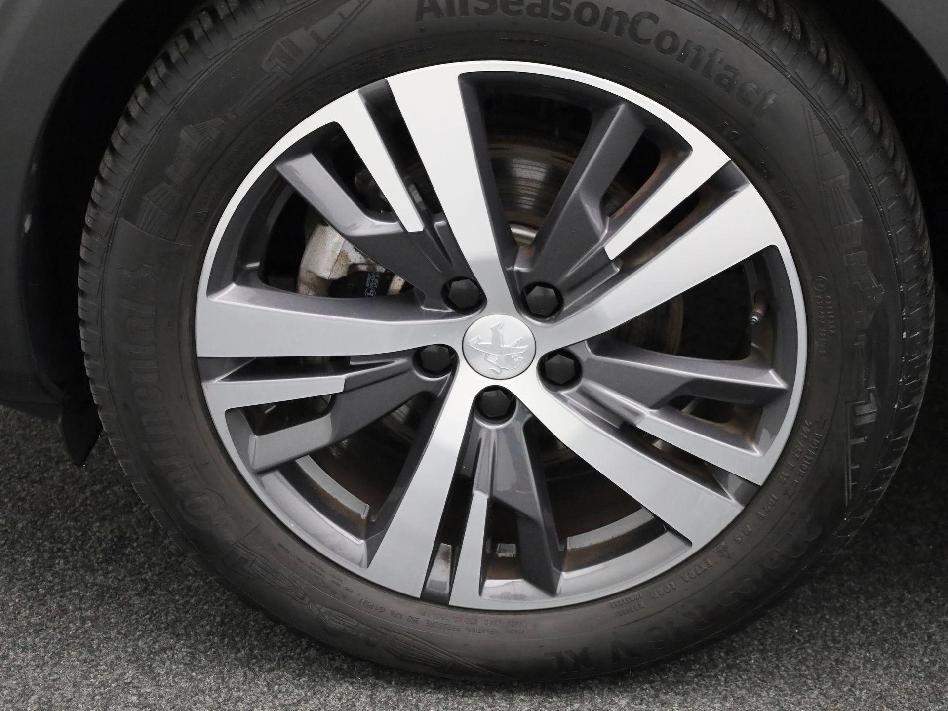 Peugeot-5008-image-12