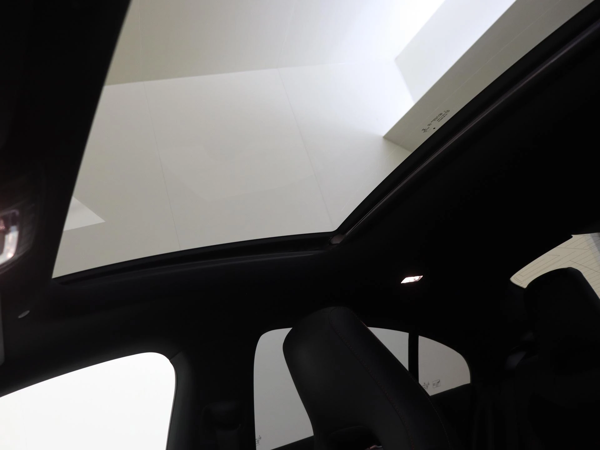 Mercedes-Benz-CLA-image-27