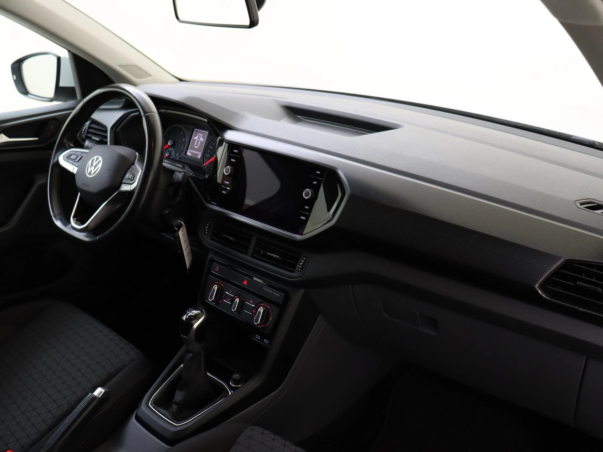 Volkswagen-T-Cross-image-4