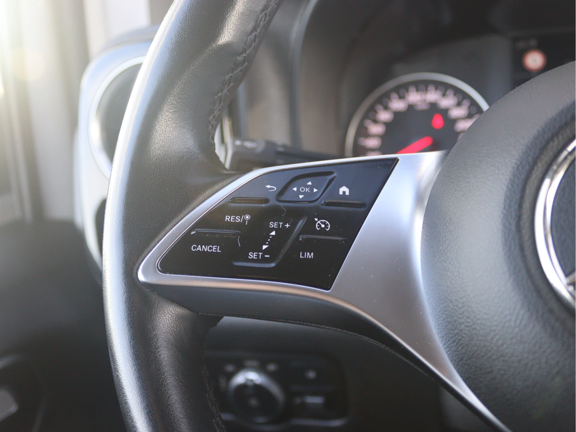 Mercedes-Benz-Vito-image-6