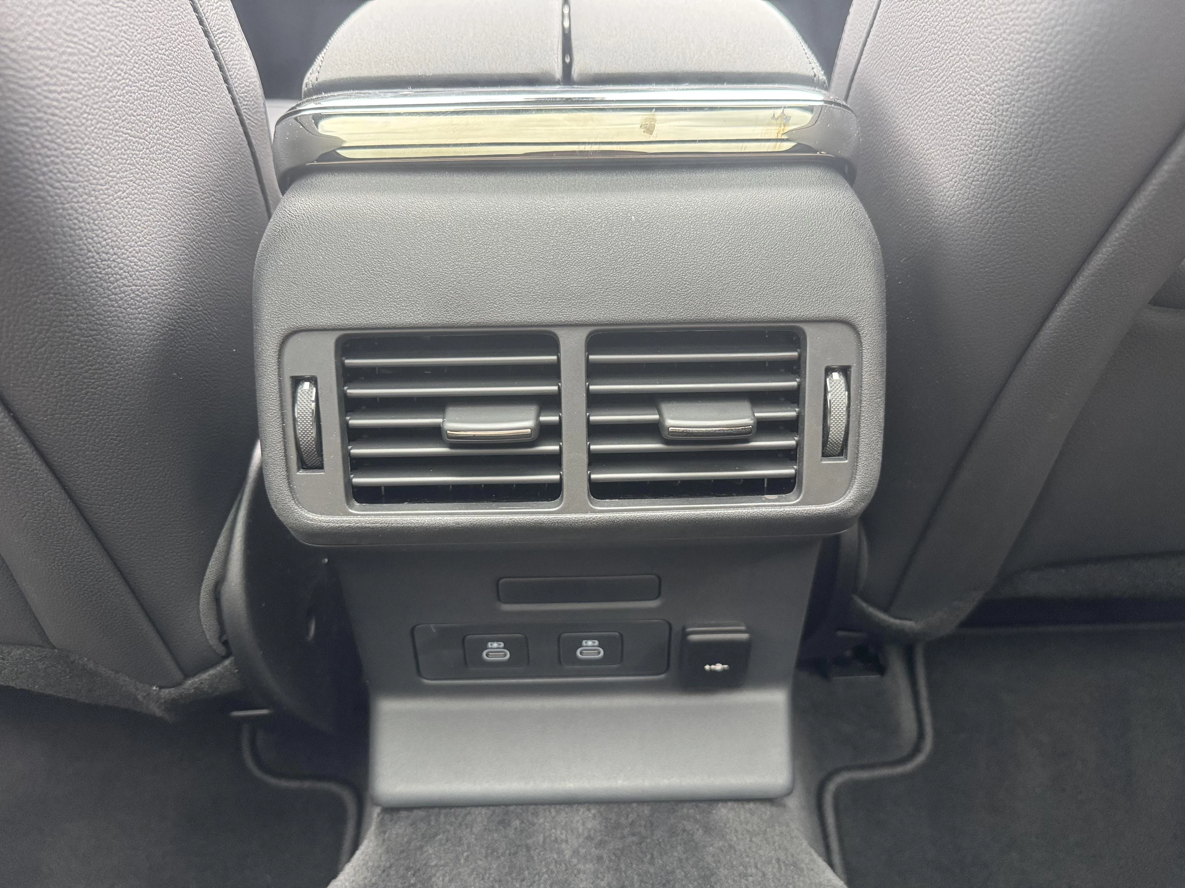 Land Rover-Range Rover Velar-image-12