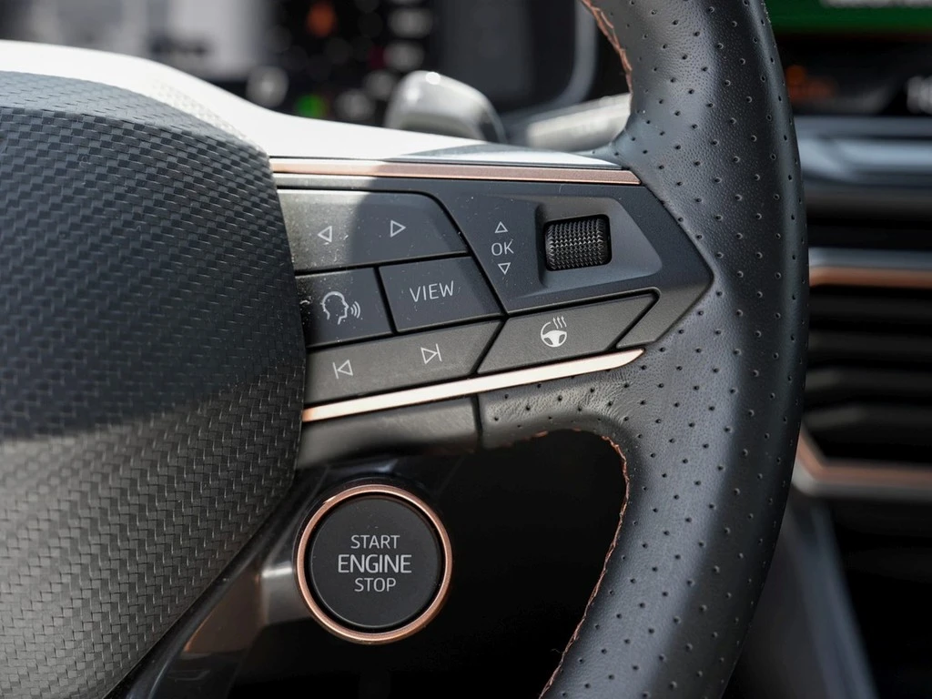 CUPRA Leon Sportstourer 1.5 eTSI DSG /Navi/AHK/LED/RFK