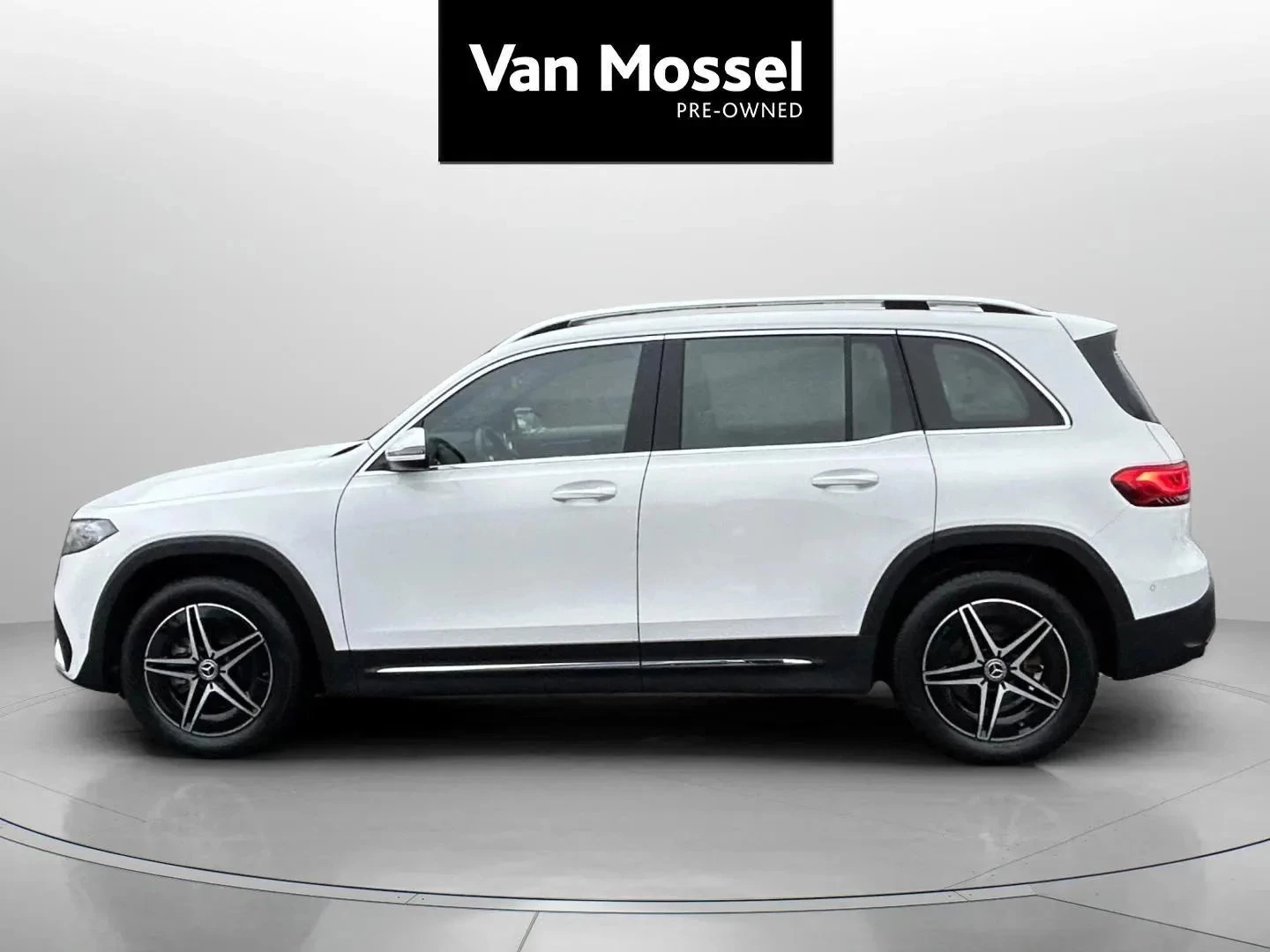 Mercedes-Benz-EQB-image-7