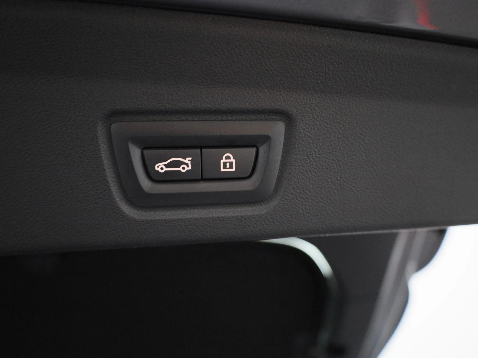 BMW-i4-image-11