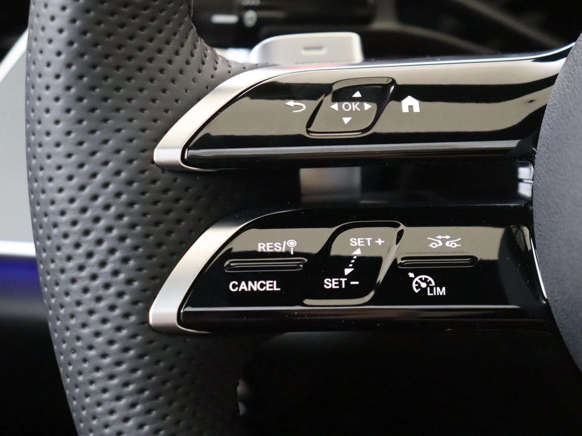 Mercedes-Benz-E-Klasse-image-12