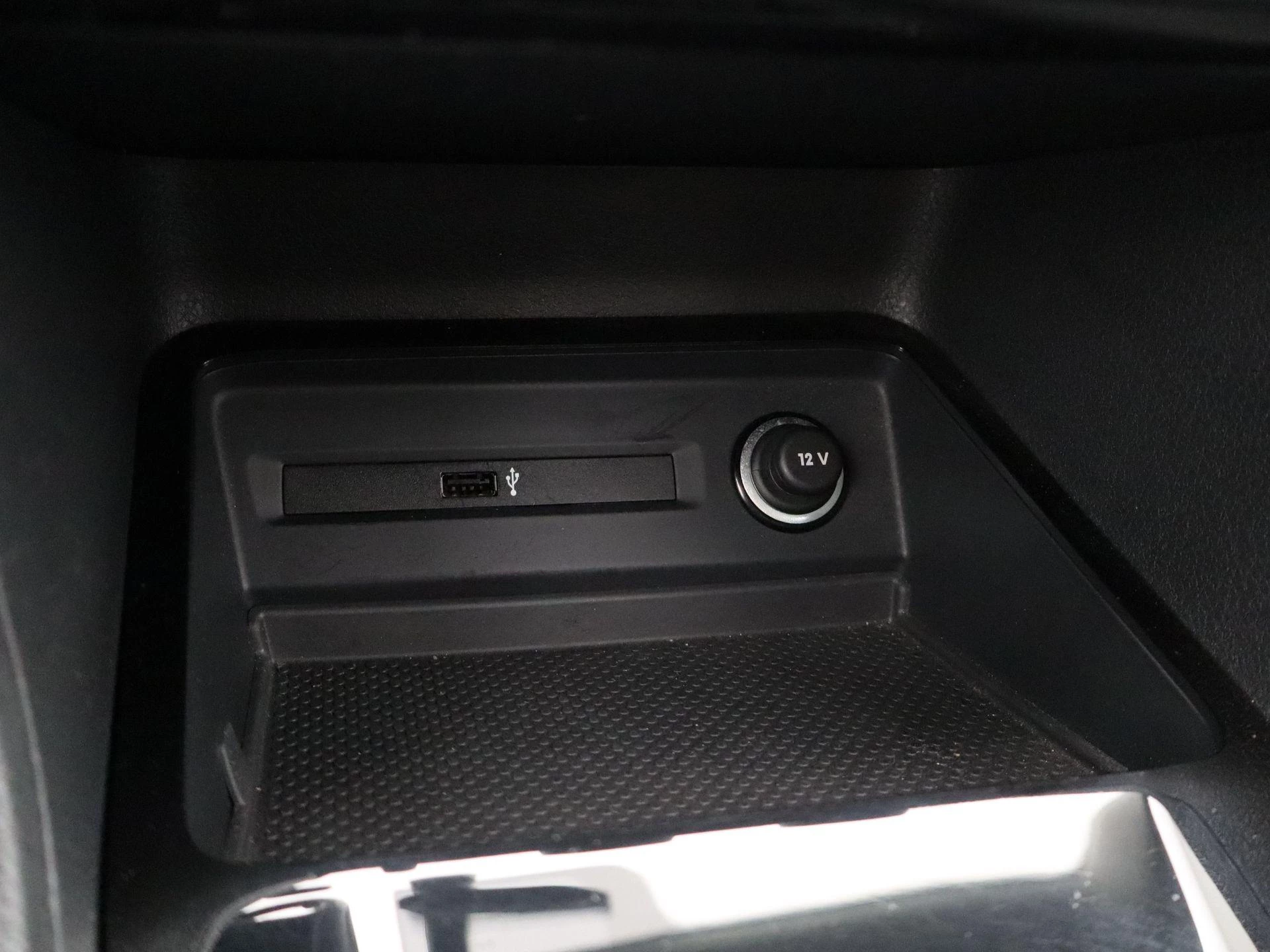 Volkswagen-Golf Sportsvan-image-21