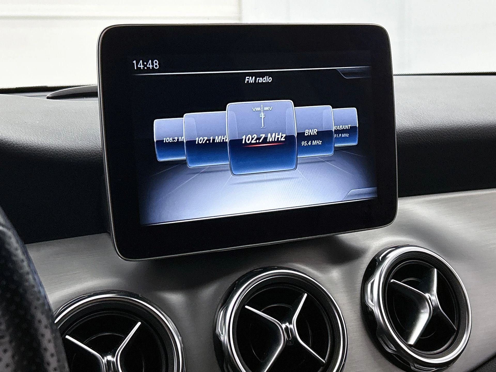 Mercedes-Benz-GLA-image-30