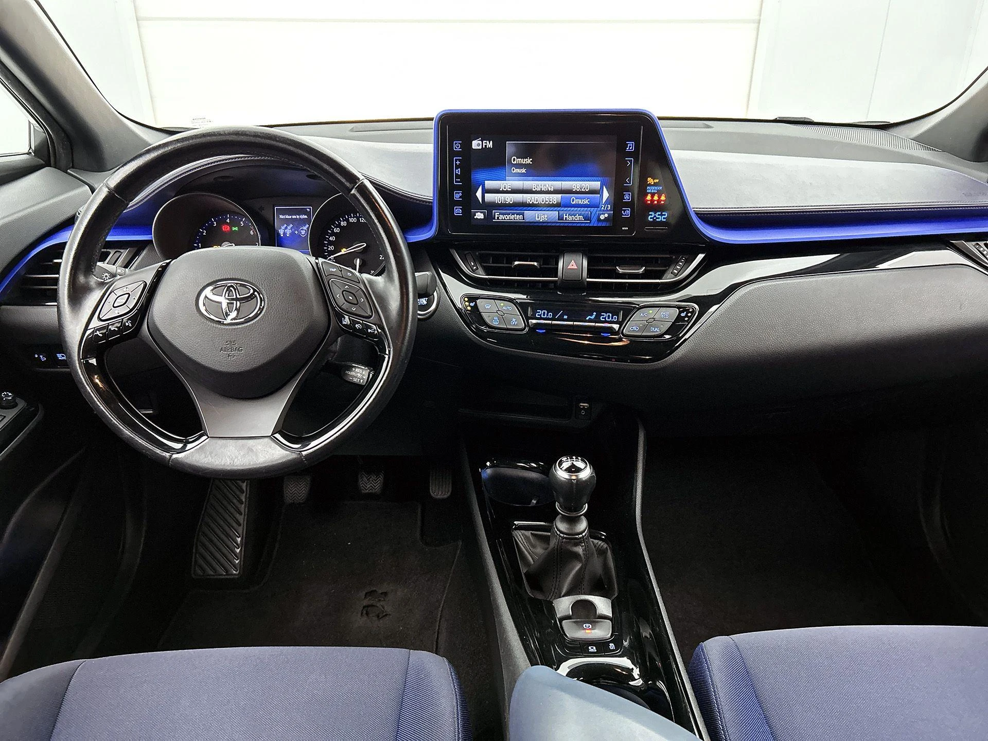 Toyota-C-HR-image-21