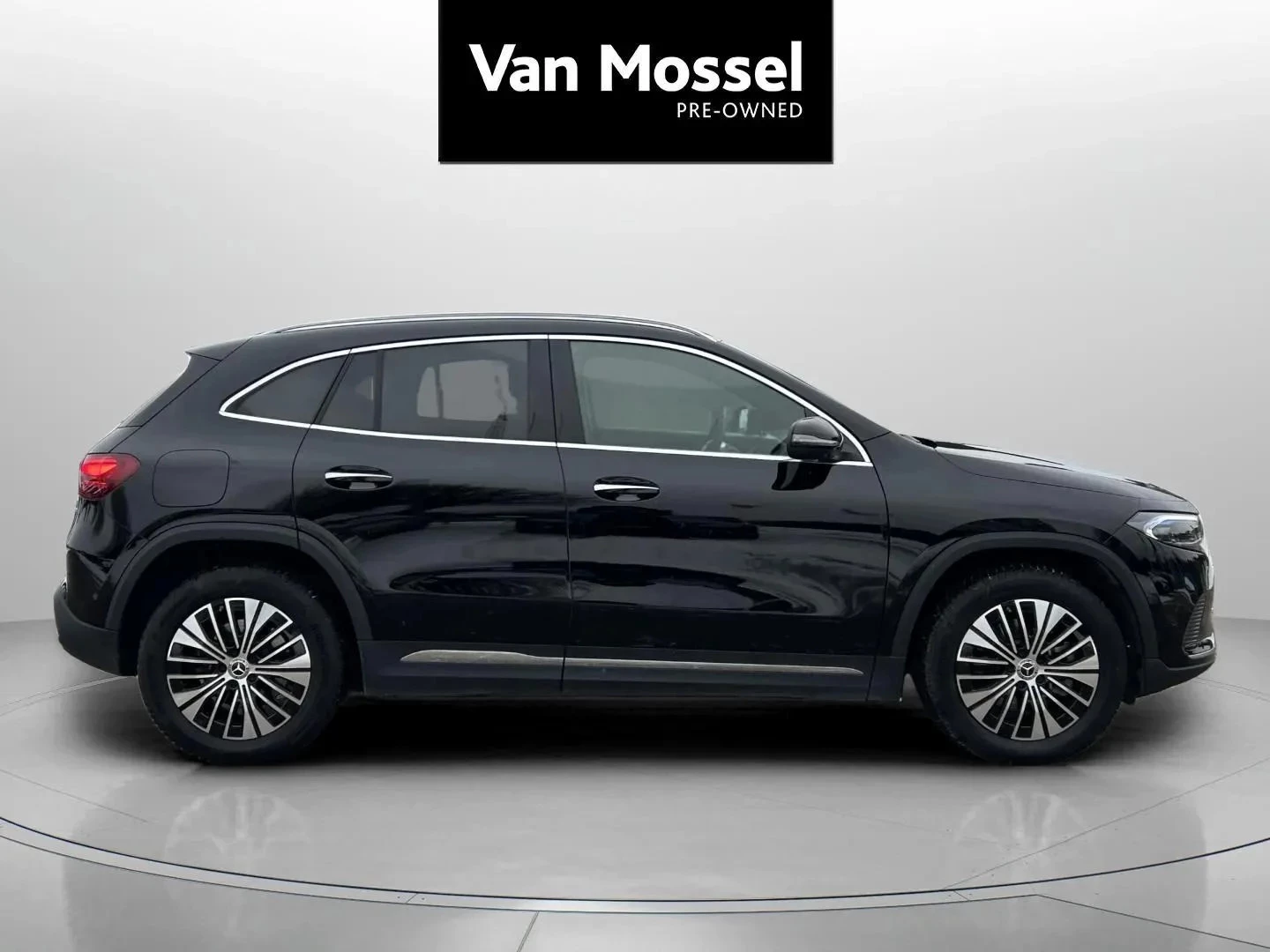 Mercedes-Benz-EQA-image-3