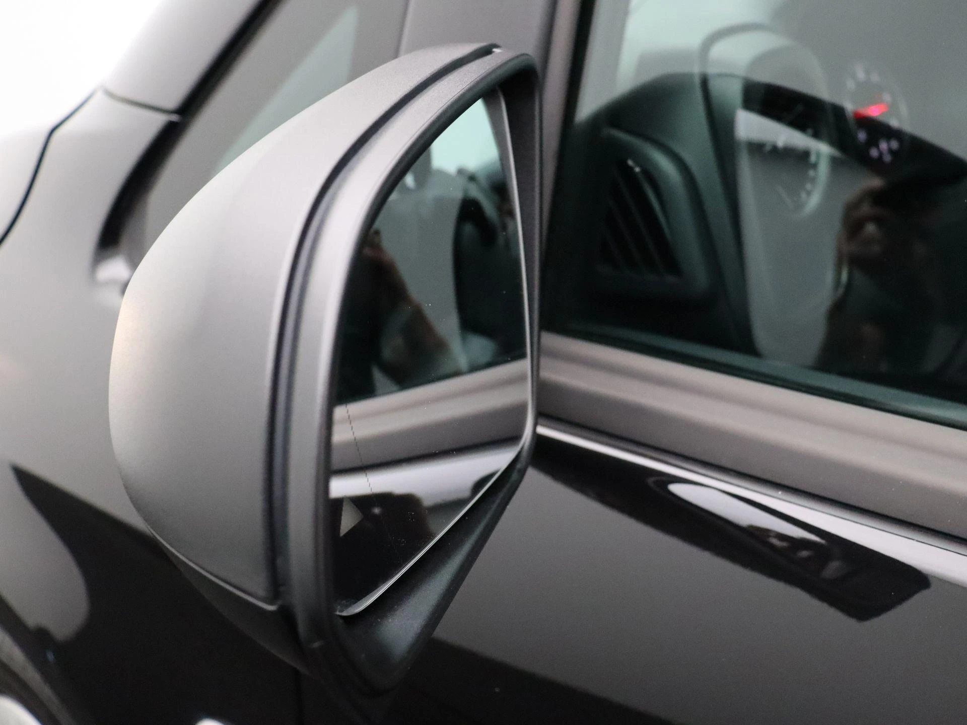 Mercedes-Benz-Vito-image-7