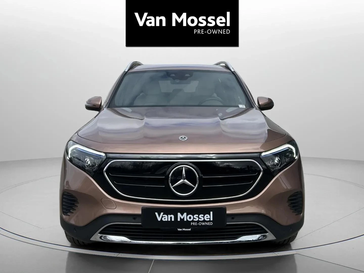 Mercedes-Benz-EQB-image-1