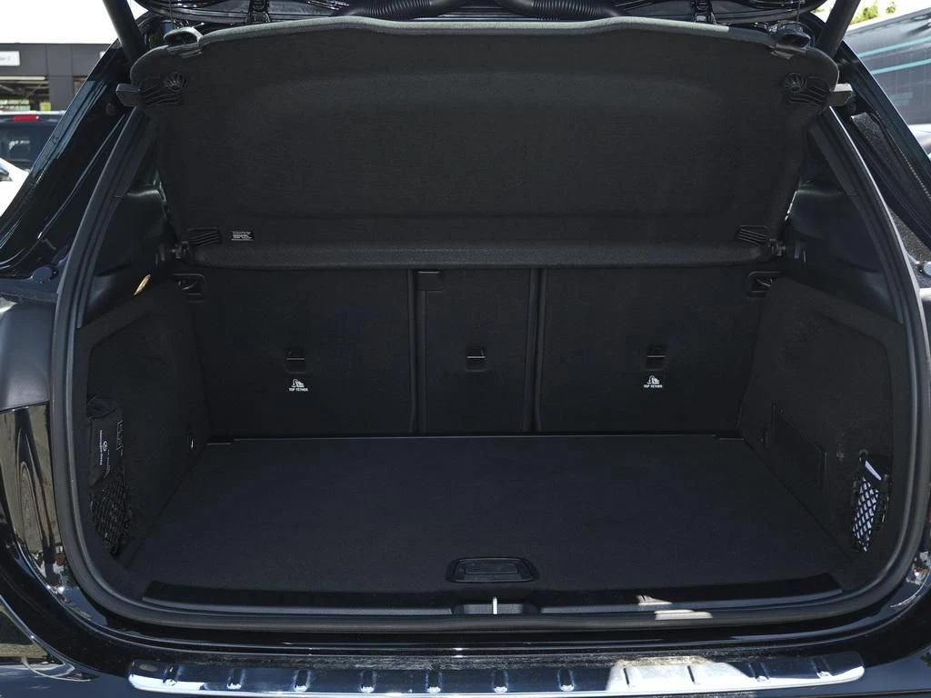 Mercedes-Benz-GLA 200 d-image-15