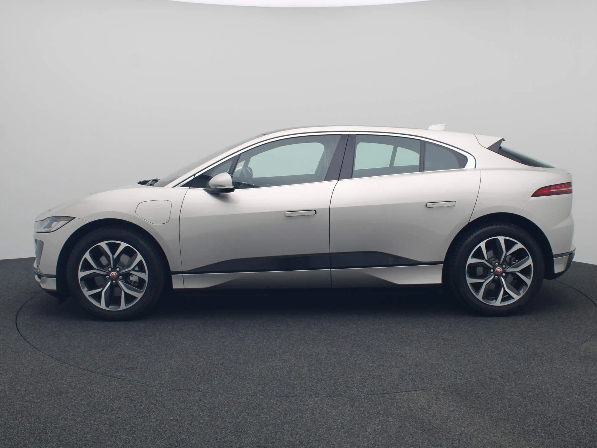 Jaguar-I-PACE-image-5