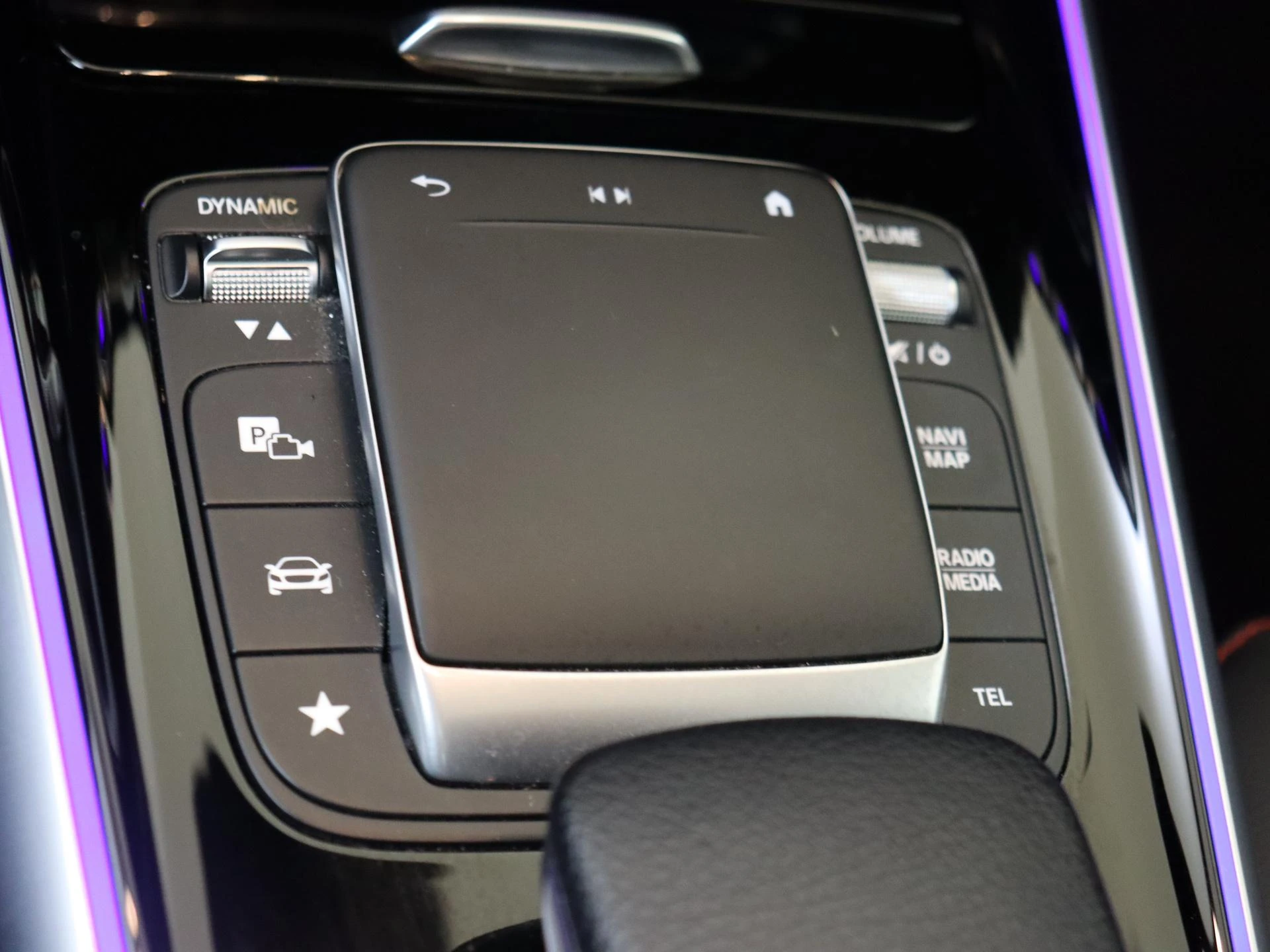 Mercedes-Benz-GLA-image-20